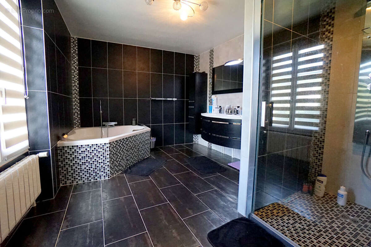 Maison à MEZIERES-SUR-SEINE