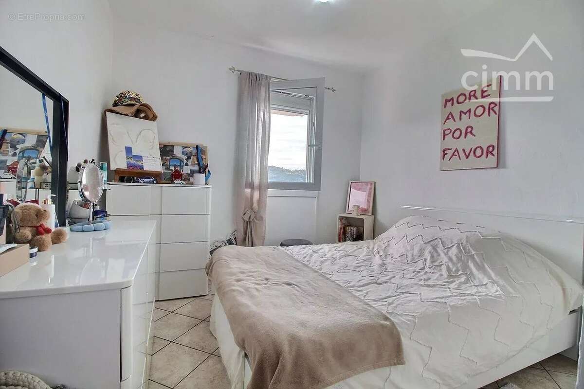 Appartement à CARROS