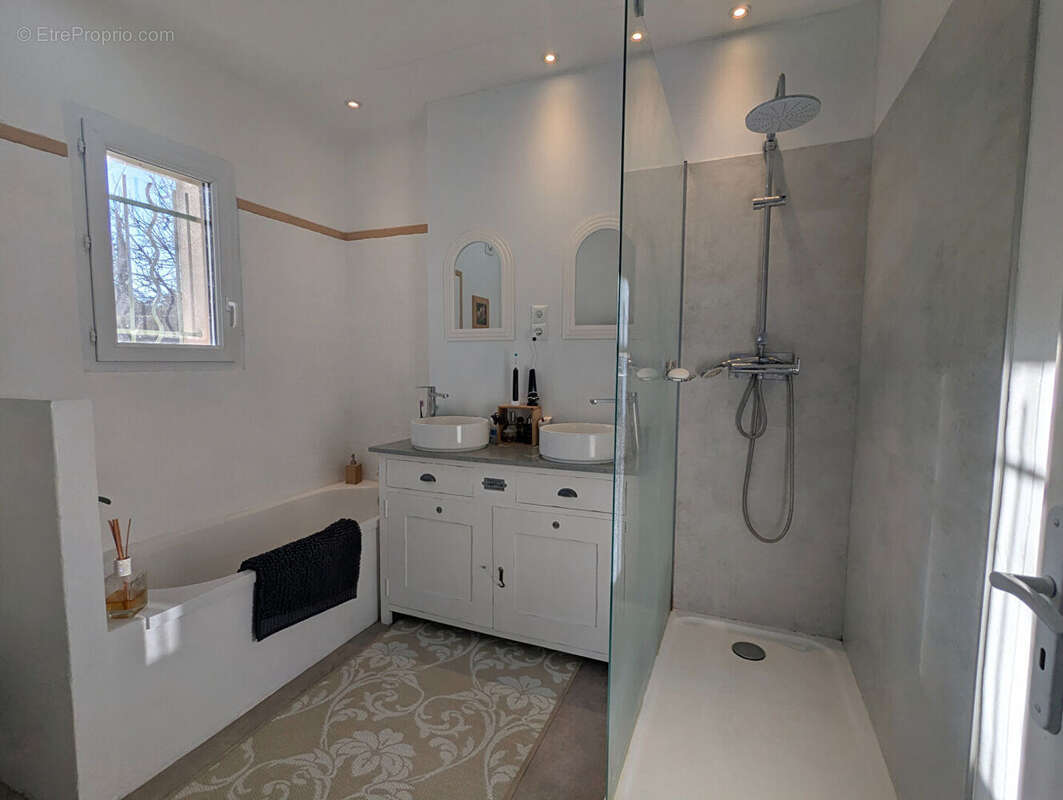 VILLECROZE jolie maison de plain-pied 127 m², 5 pièces, garage au calme - photo 12
