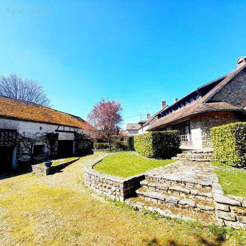 Maison à LES BORDES