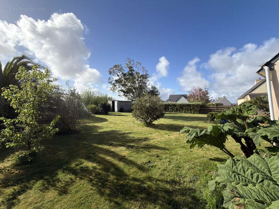 Maison à PLOUGOULM