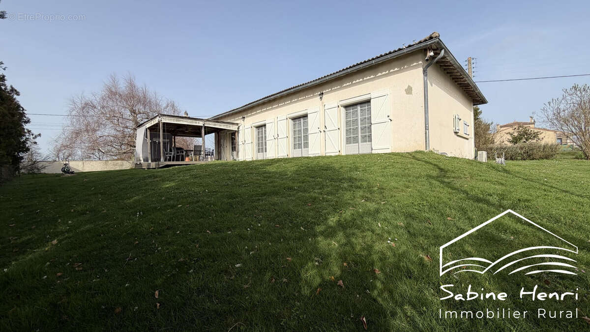 Maison à MIRANDOL-BOURGNOUNAC