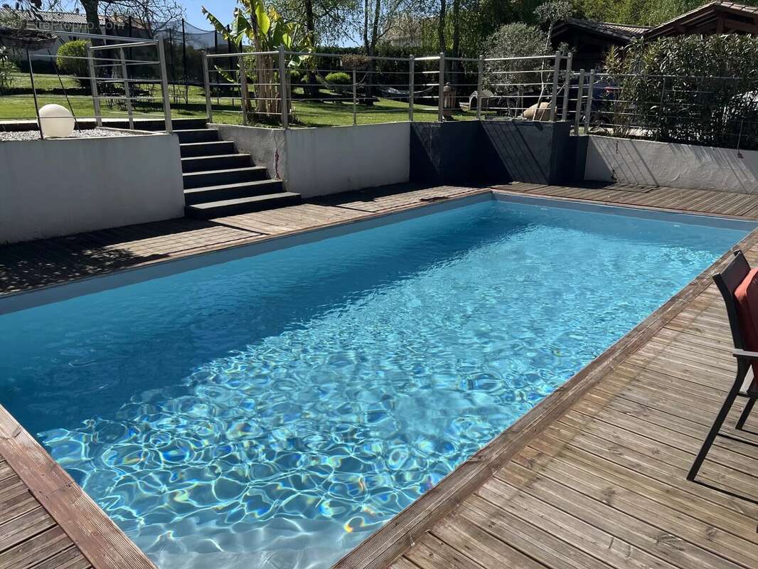 Maison à LA ROCHE-CHALAIS