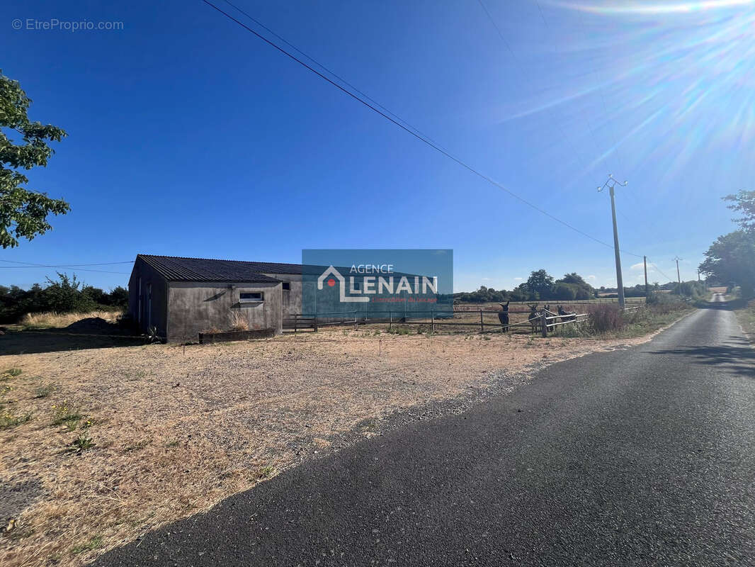 Maison de plain-pied avec dépendance à Trémentines - photo 9