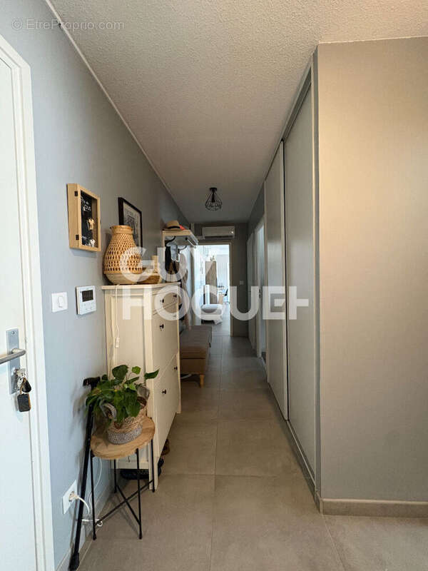 Dernier étage : T5 récent de 97 m² avec terrasse, climatisation et 2 garages - photo 9