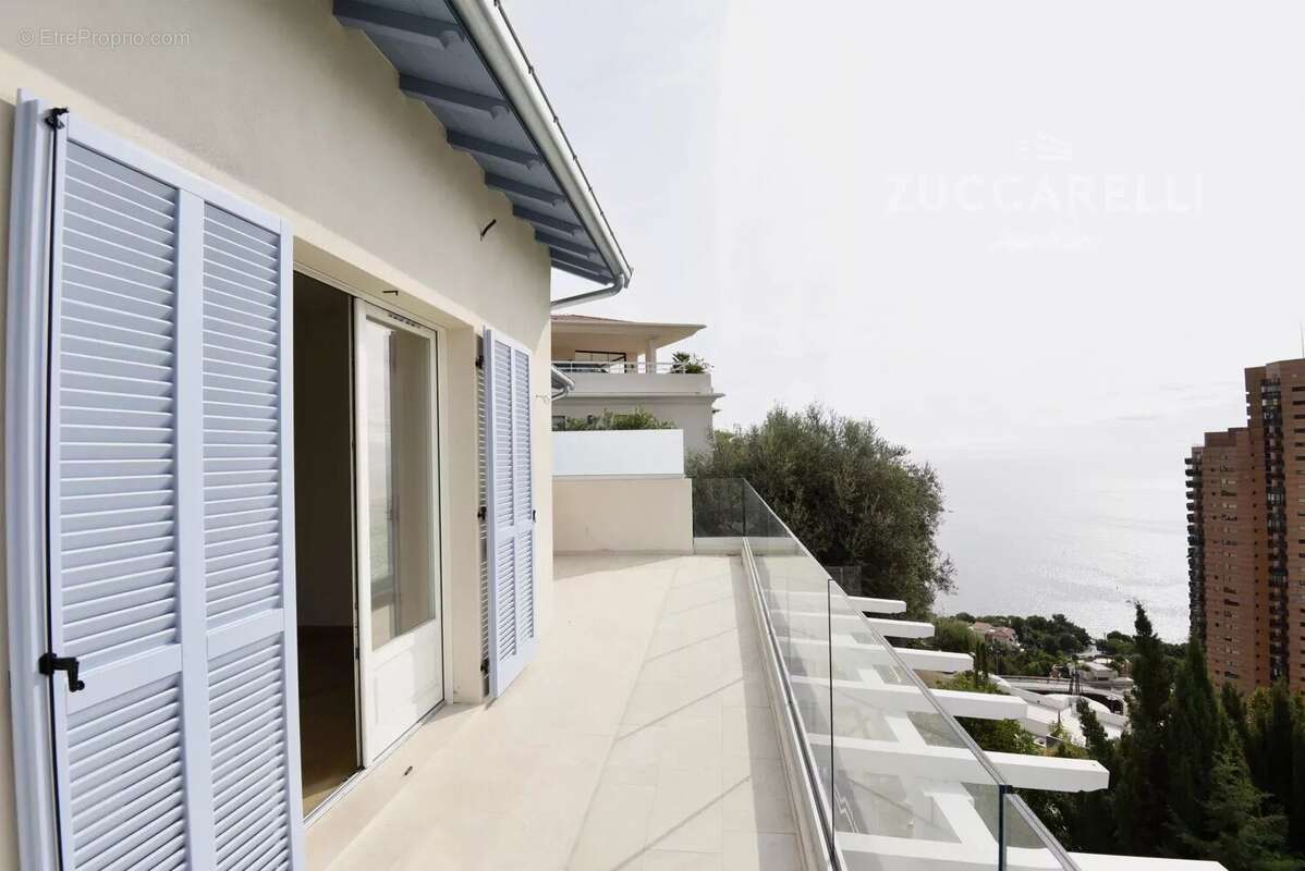 Appartement à ROQUEBRUNE-CAP-MARTIN