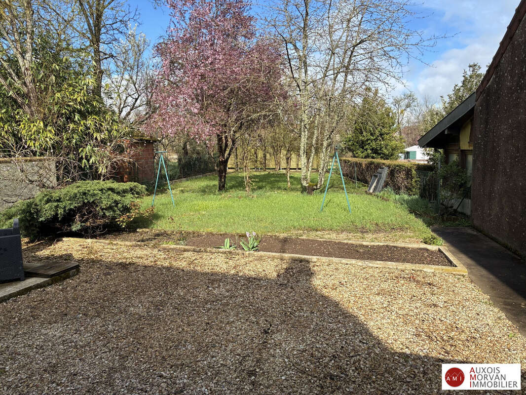 Maison à COURCELLES-LES-SEMUR