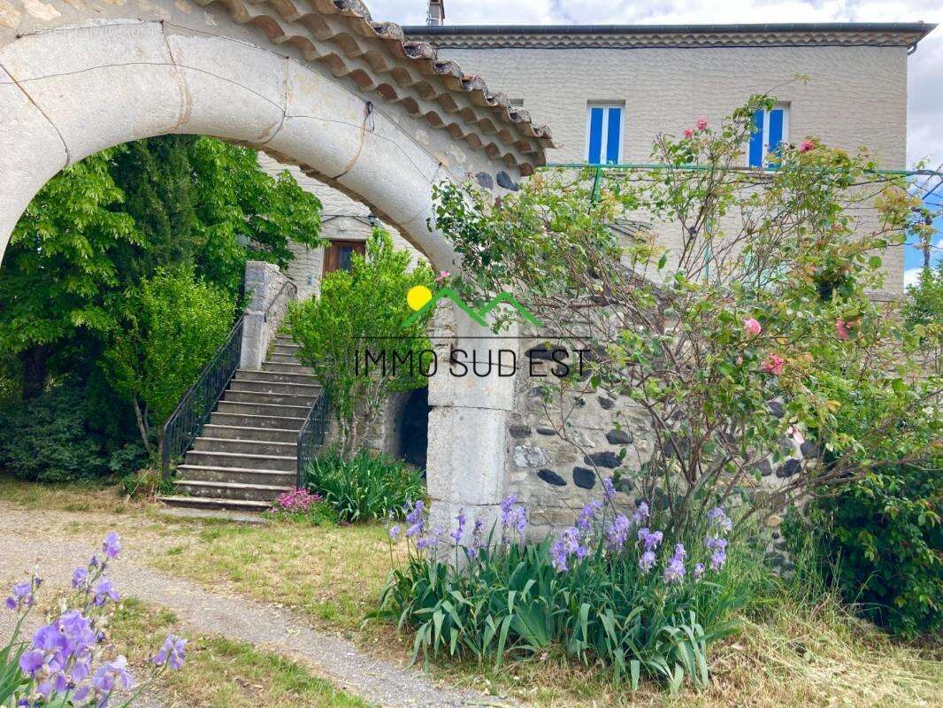 Maison à ROCHECOLOMBE