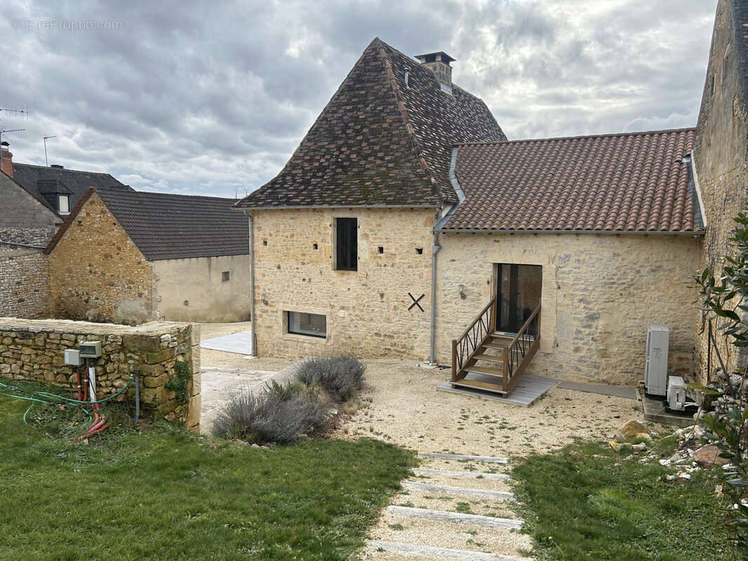 Maison à SAINT-MARTIAL-DE-NABIRAT