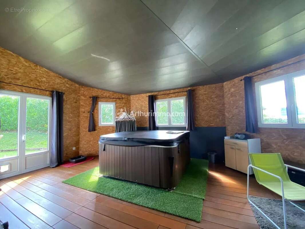 Maison à NEUVECELLE