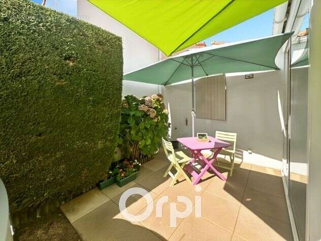 A vendre à JARD-SUR-MER - Maison avec jardin, garage et piscine à deux pas de l'océan - photo 2