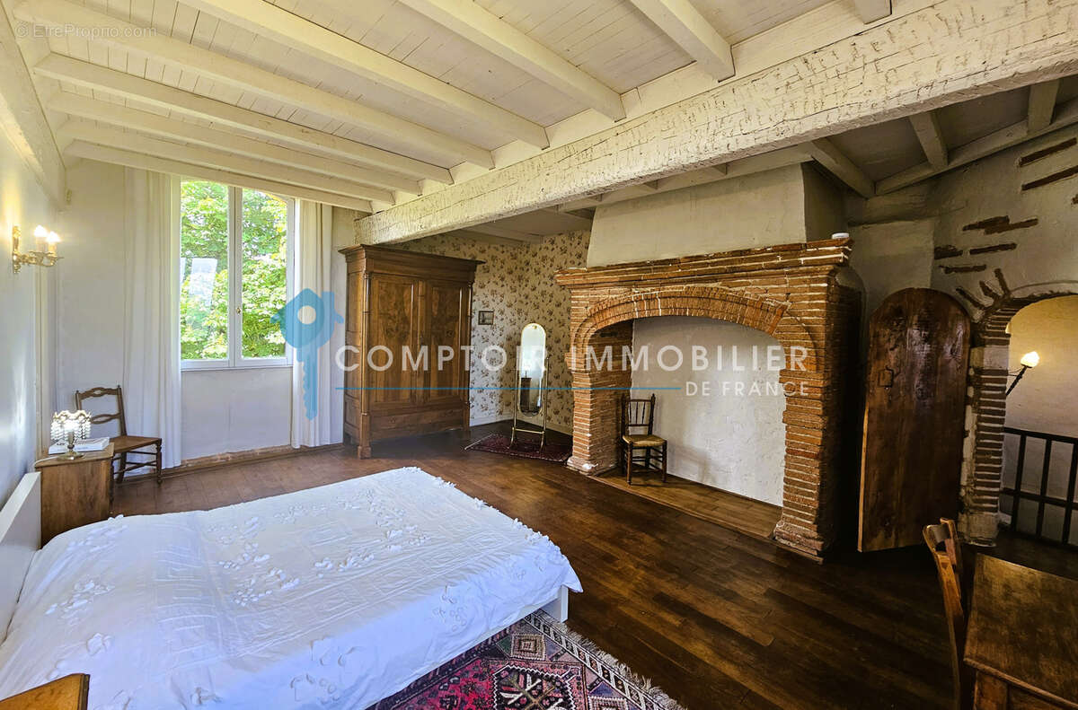 Propriété Historique du 14 ième Siècle - 16 pièces - 550 m2 sur un terrain de 8000 m2 - photo 7