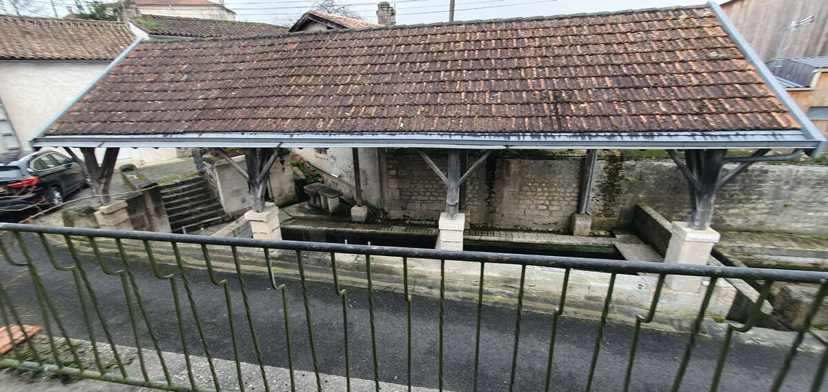 Maison à SAINT-MEME-LES-CARRIERES