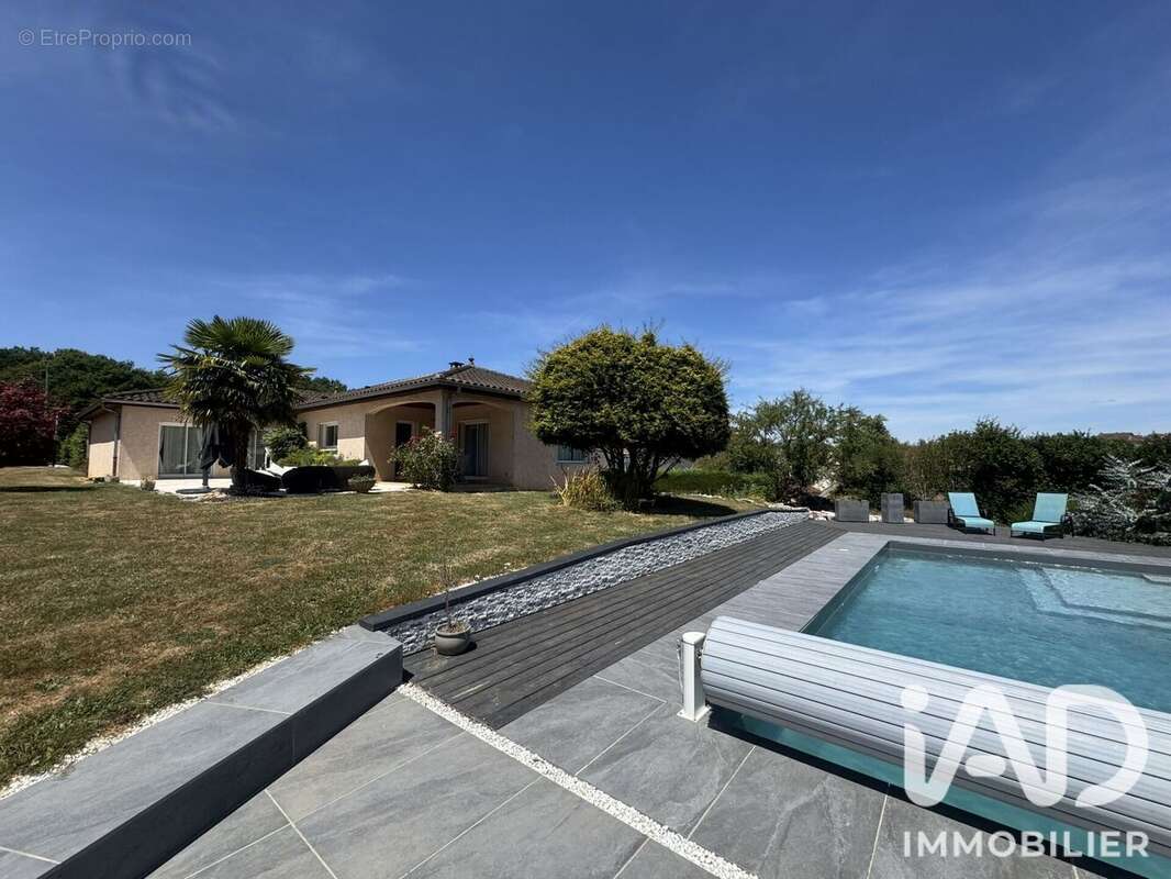 Maison 180 m² à Saint-Vallier  - photo 7