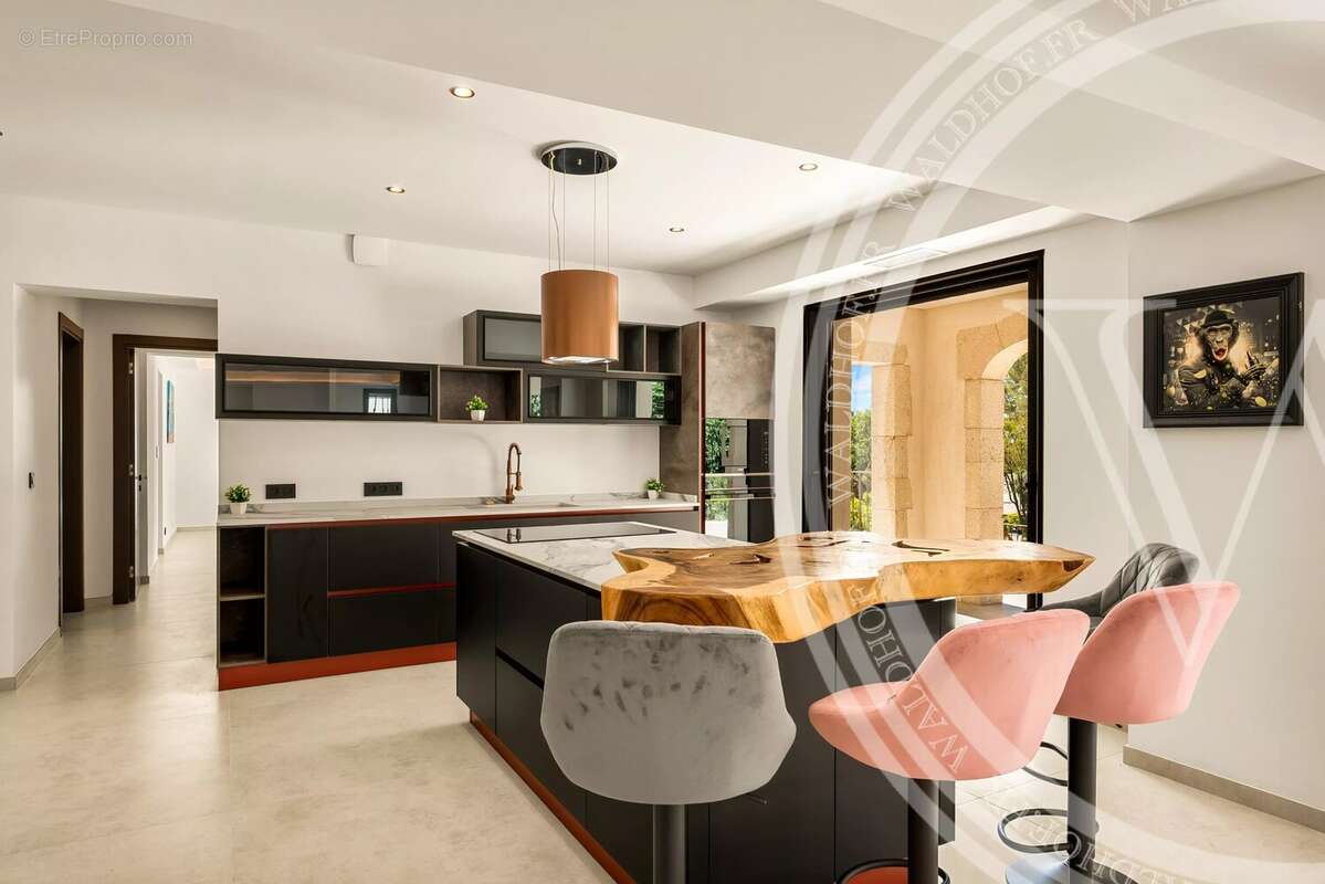 Maison à ROQUEFORT-LES-PINS