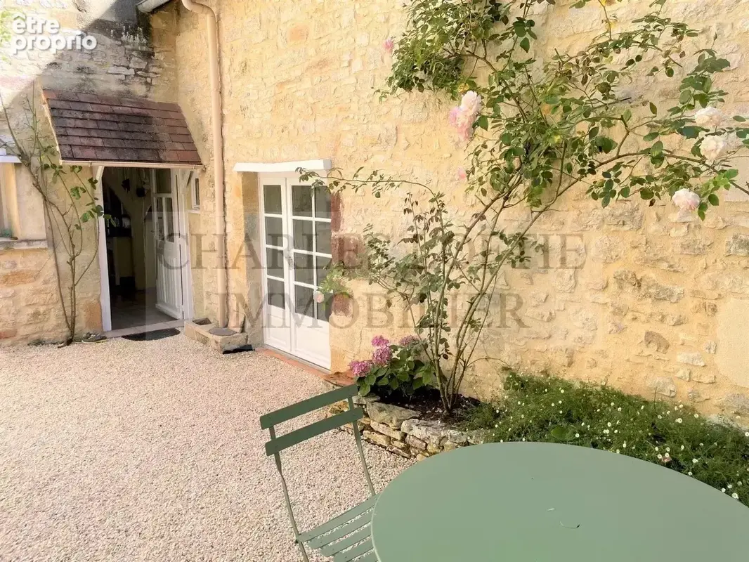 Très belle maison de village en pierre sur 332m2 de terrain - photo 3