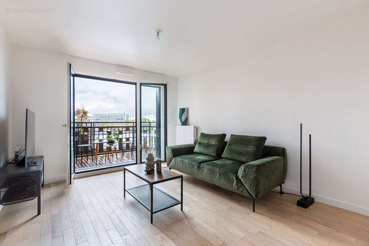 Appartement à COURBEVOIE