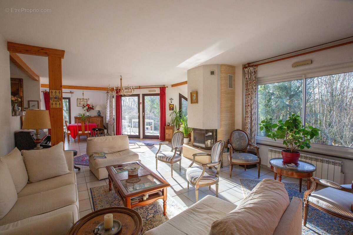 Photo 3 - Maison à LE MESNIL-SAINT-DENIS