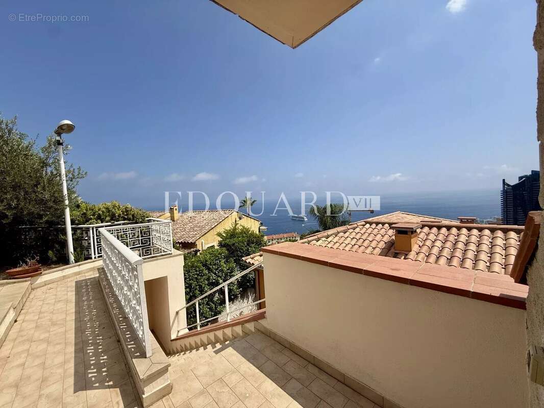 Dans un domaine privé et sécurisé, à vendre villa de prestige avec vue panoramique sur la Principauté de Monaco - photo 34