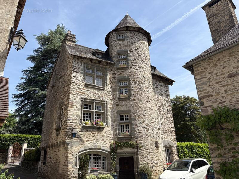 Maison à SEGUR-LE-CHATEAU