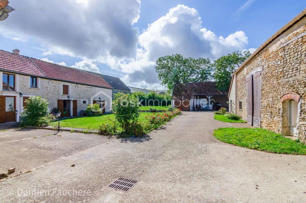 Incroyable POTENTIEL ! Splendide DOMAINE, ensemble immobilier au sein d’un ancien corps de ferme rénové, 340 m² habitables sur p - photo 3