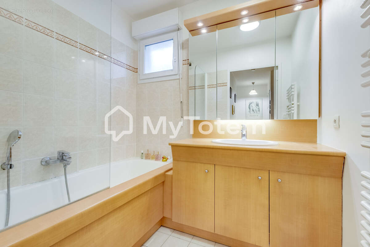 Appartement à LA GARENNE-COLOMBES