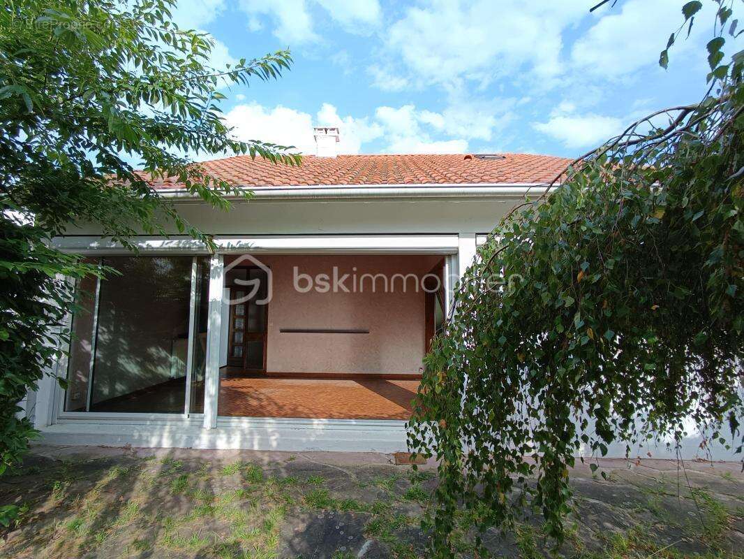 Secteur El Hogar - Maison de 107 m² avec jardin et garage, 4 chambres et fort potentiel - photo 13