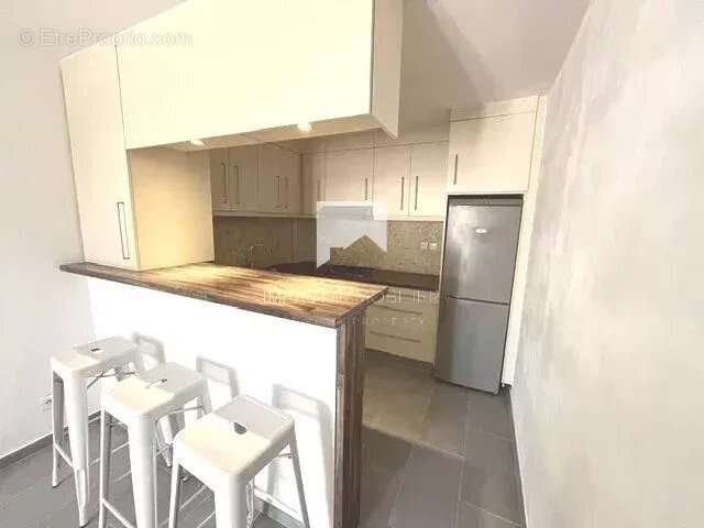 À VENDRE – Charmant T2 duplex rénové avec terrasse et parking – Carqueiranne (83320) - photo 3