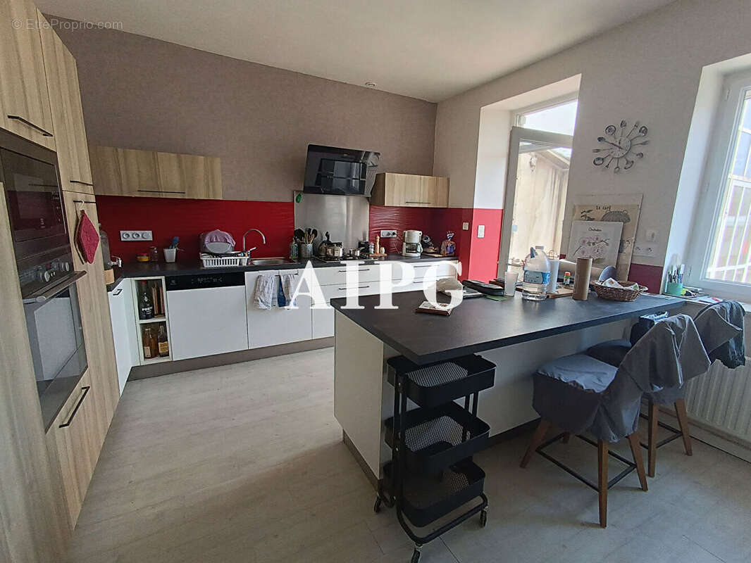 Mael-Carhaix, maison avec dépendances à vendre - photo 3