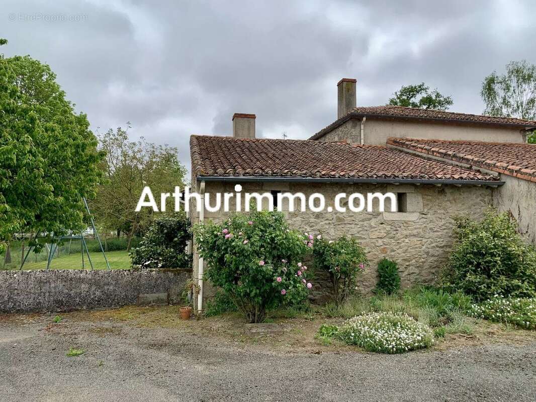 Maison à MAULEON