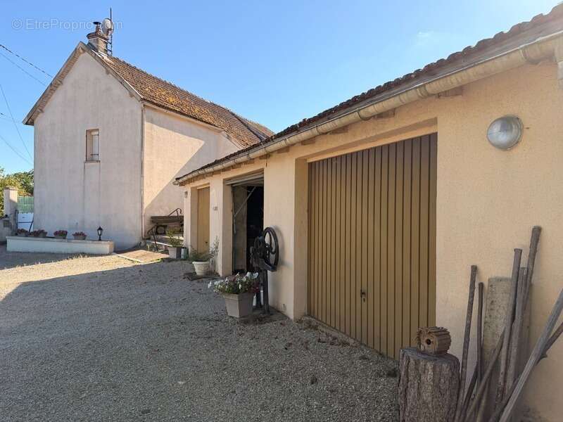 Maison à LAMARCHE-SUR-SAONE