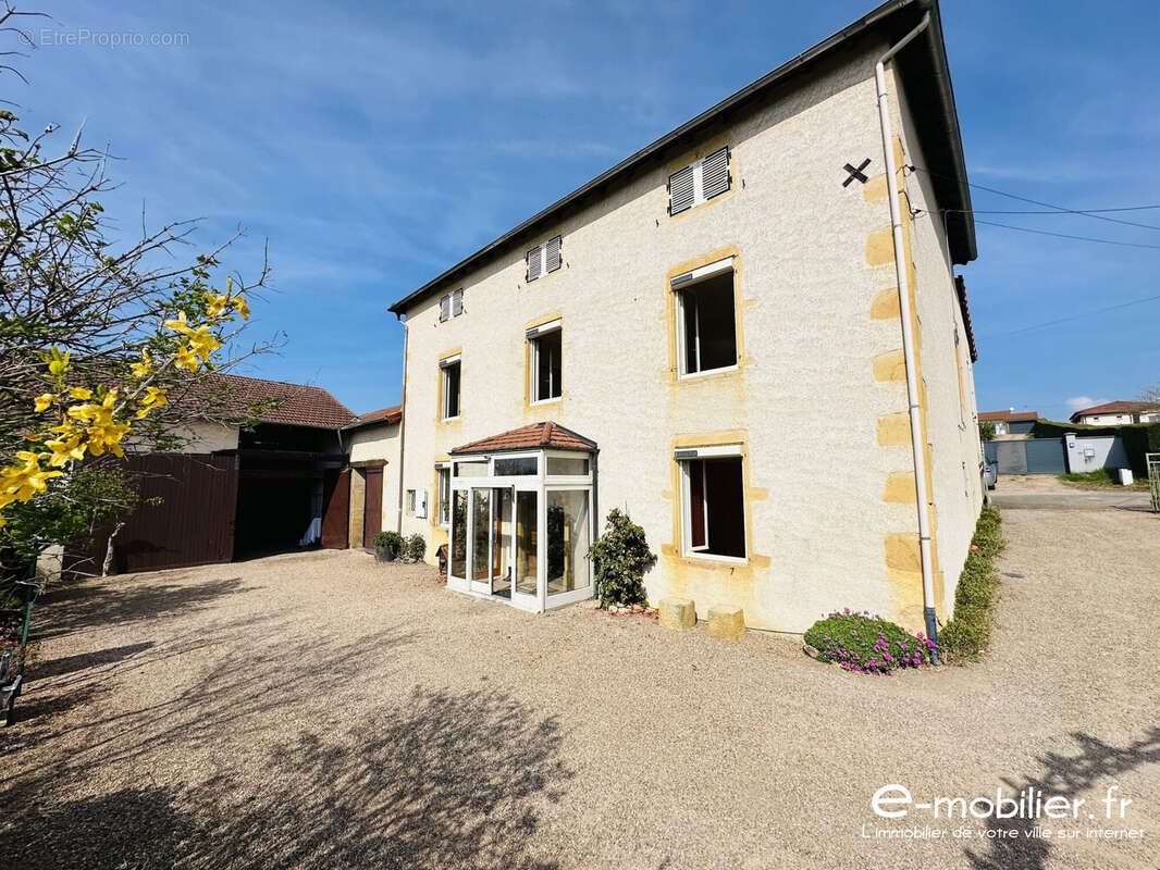 Maison à SAINT-NIZIER-SOUS-CHARLIEU