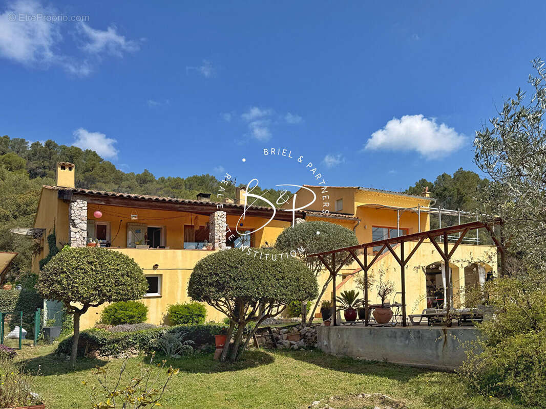 Maison à VILLECROZE