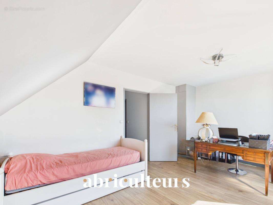 Appartement à CHARENTON-LE-PONT