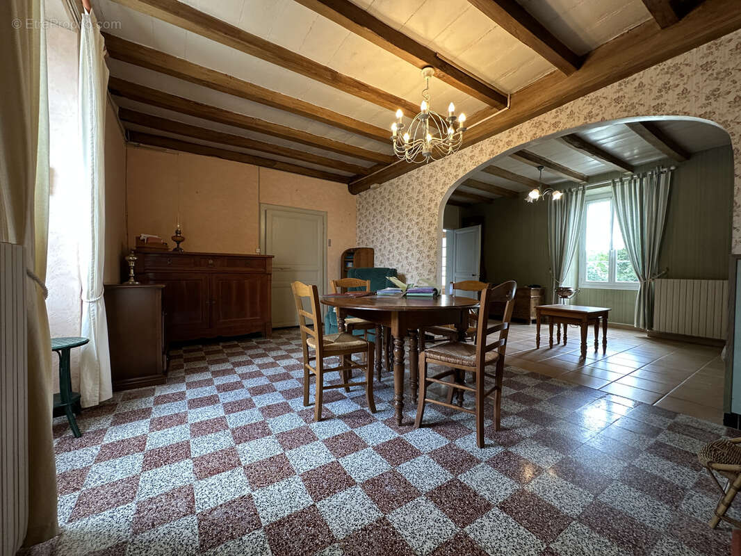 Propriété en pierres, deux maisons et terrain - photo 7