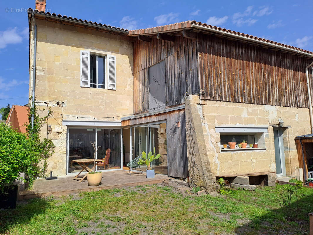 Maison à LEOGNAN