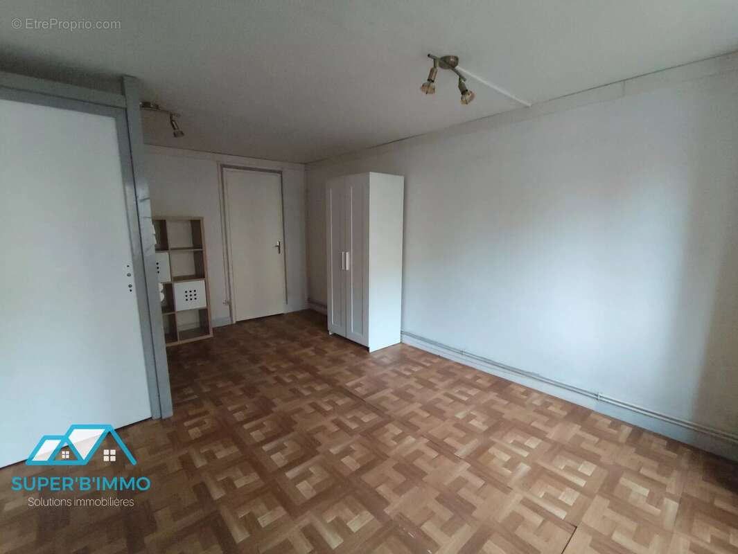 Appartement à SIAUGUES-SAINTE-MARIE