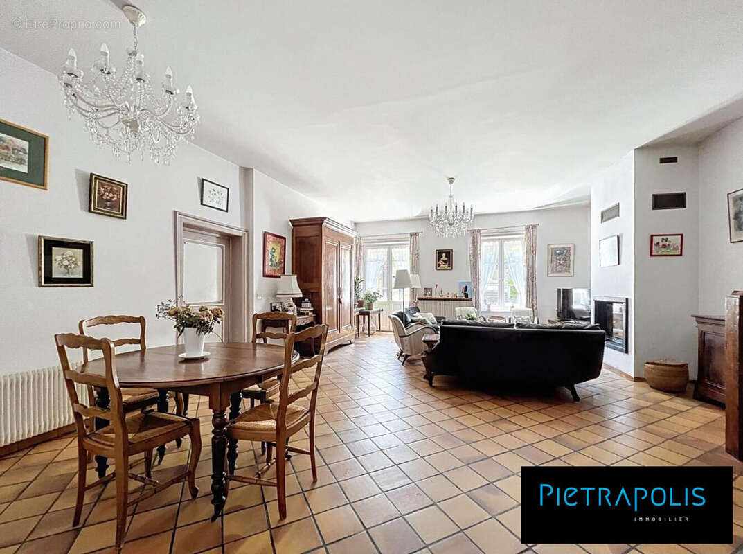 Maison 200 m² à Civrieux  - photo 3