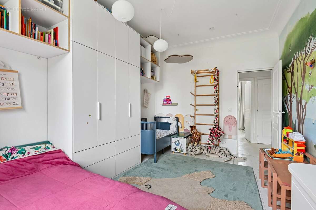 Appartement à NEUILLY-SUR-SEINE