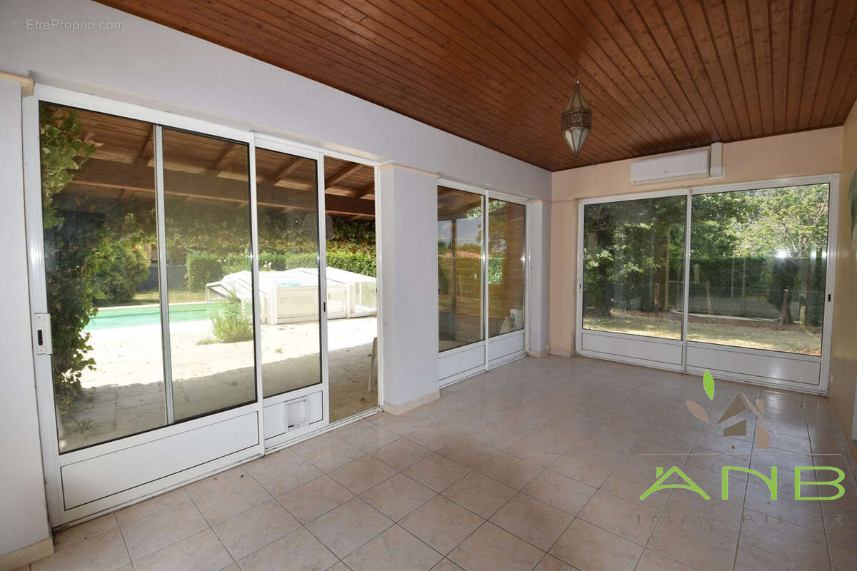 Maison 227 m² à Saint-Estephe  - photo 6