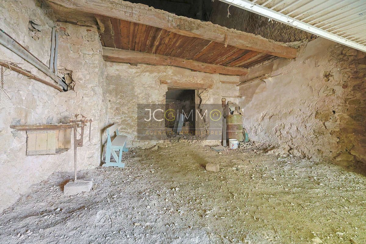 Bastide de 800m2 sur un terrain de 657m2 - photo 16