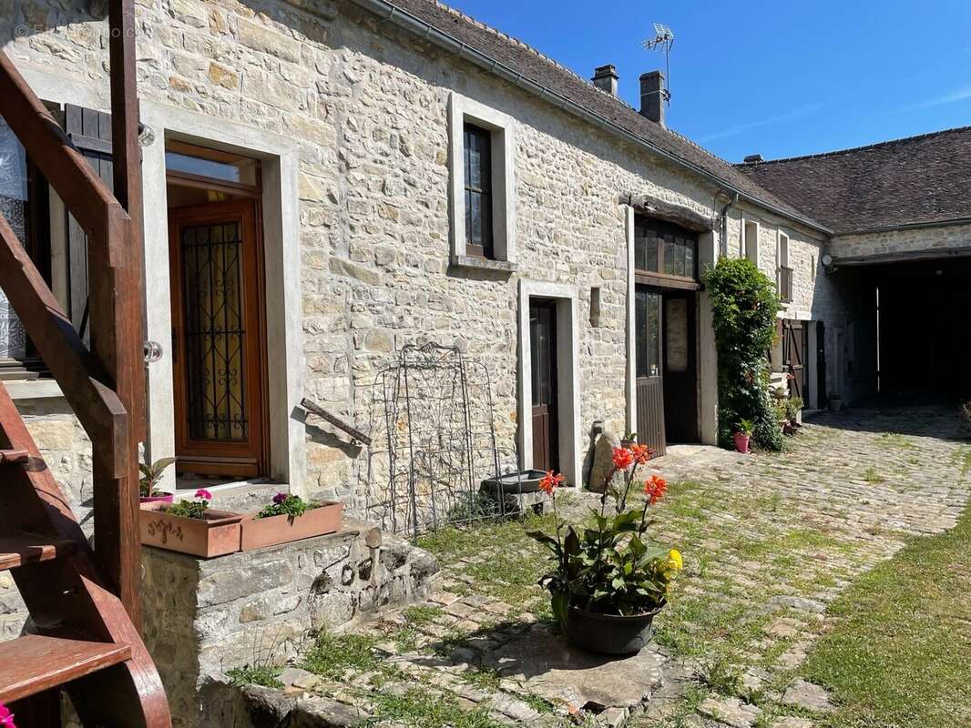 Maison 251 m² à Milly-La-Foret  - photo 4