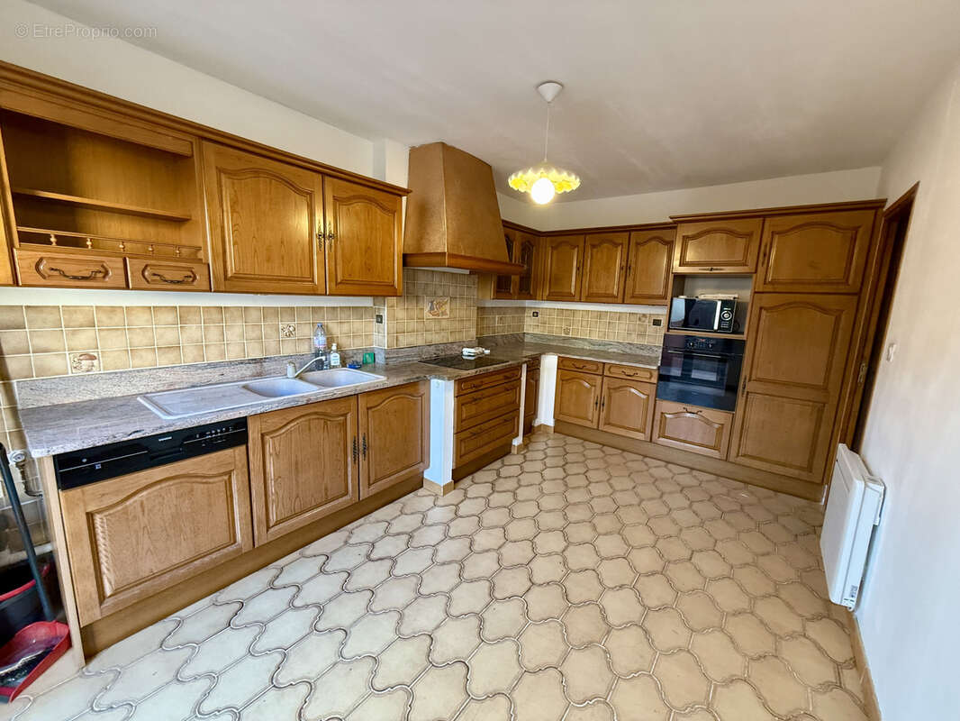 Maison à SAINT-LAURENT-DE-LA-SALANQUE