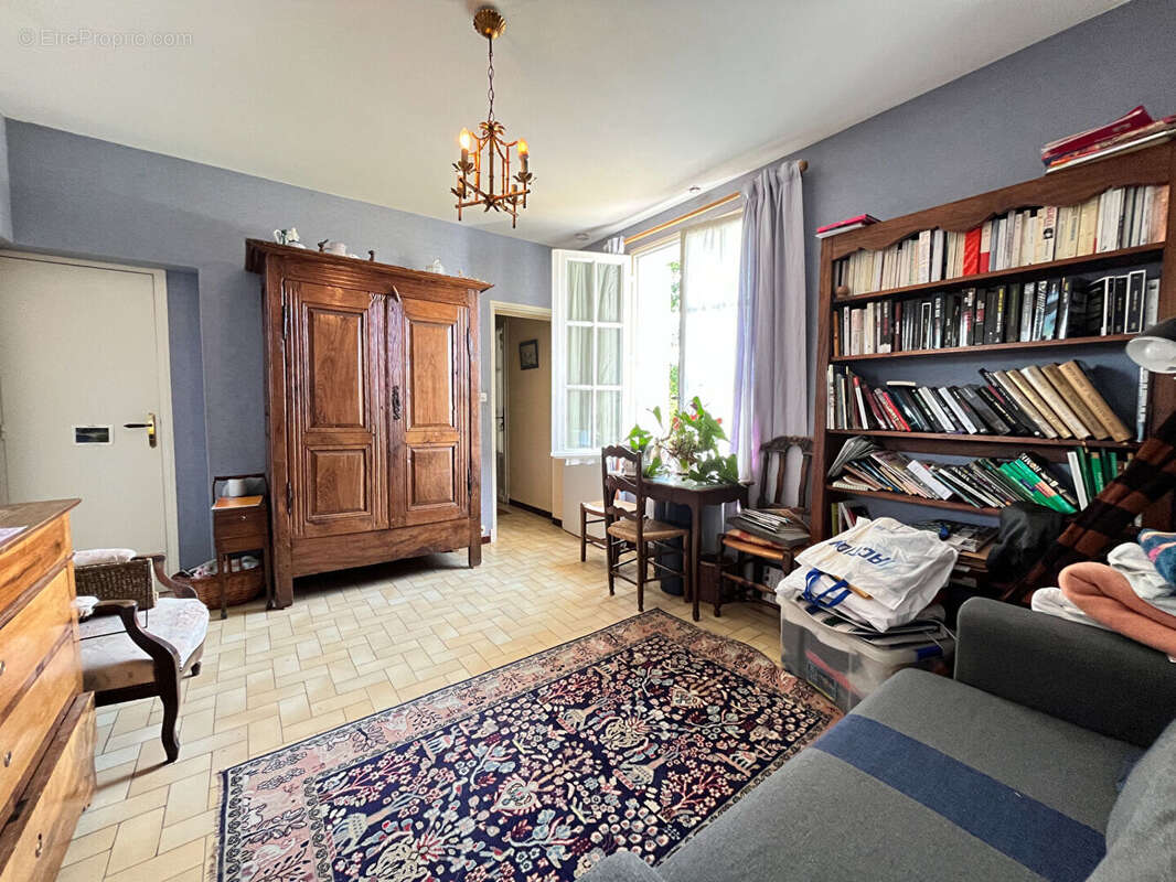Exclusivité - Maison familiale avec piscine à pied des commerces - photo 10