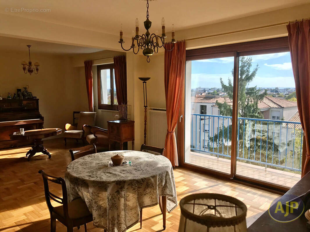 Appartement à SAINTES