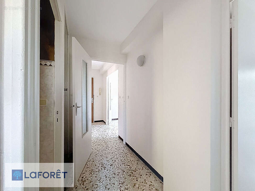 Appartement à SIX-FOURS-LES-PLAGES