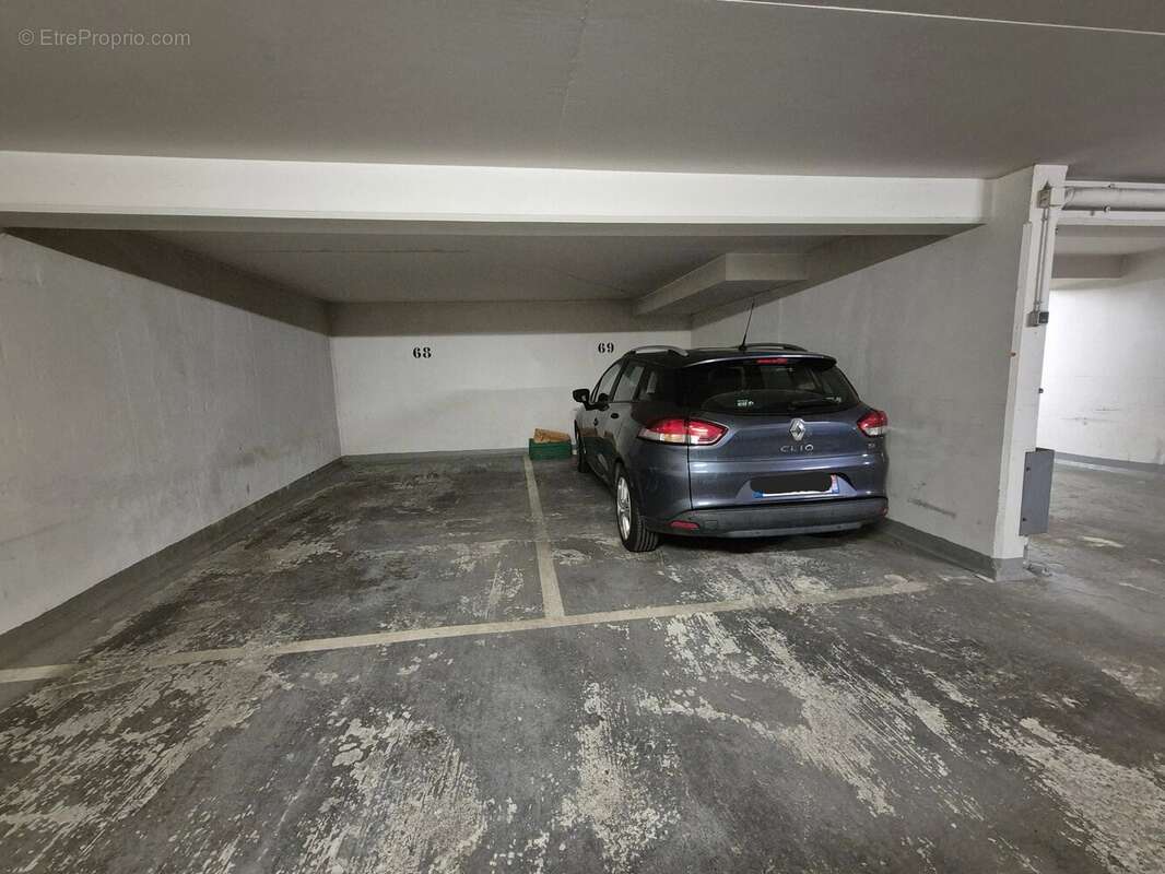 Parking à PARIS-15E