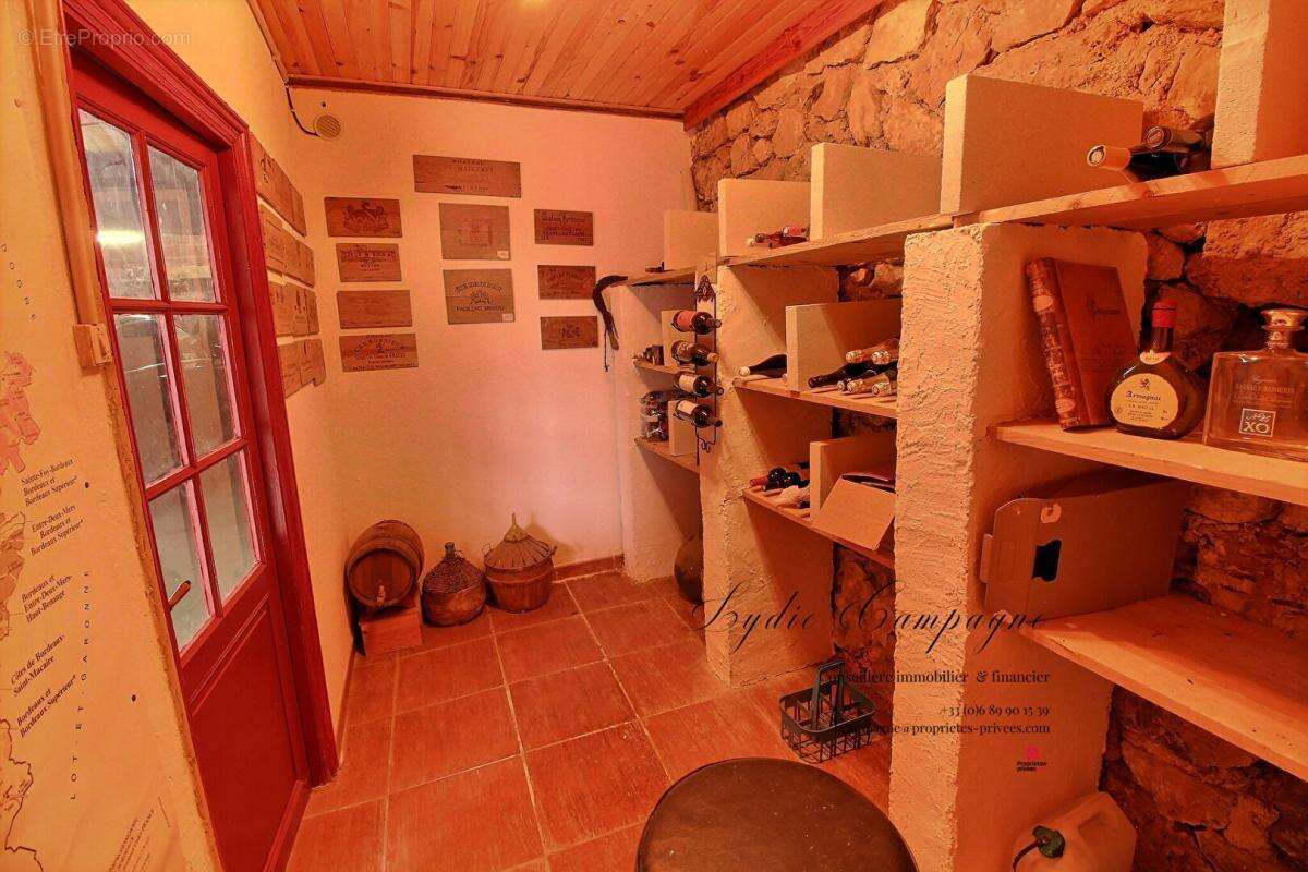 Maison vigneronne avec dépendance habitable, grand garage et terrain constructible - photo 7