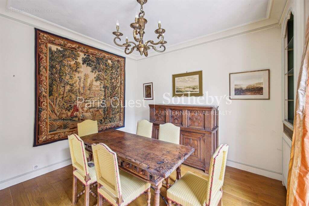 Appartement à NEUILLY-SUR-SEINE