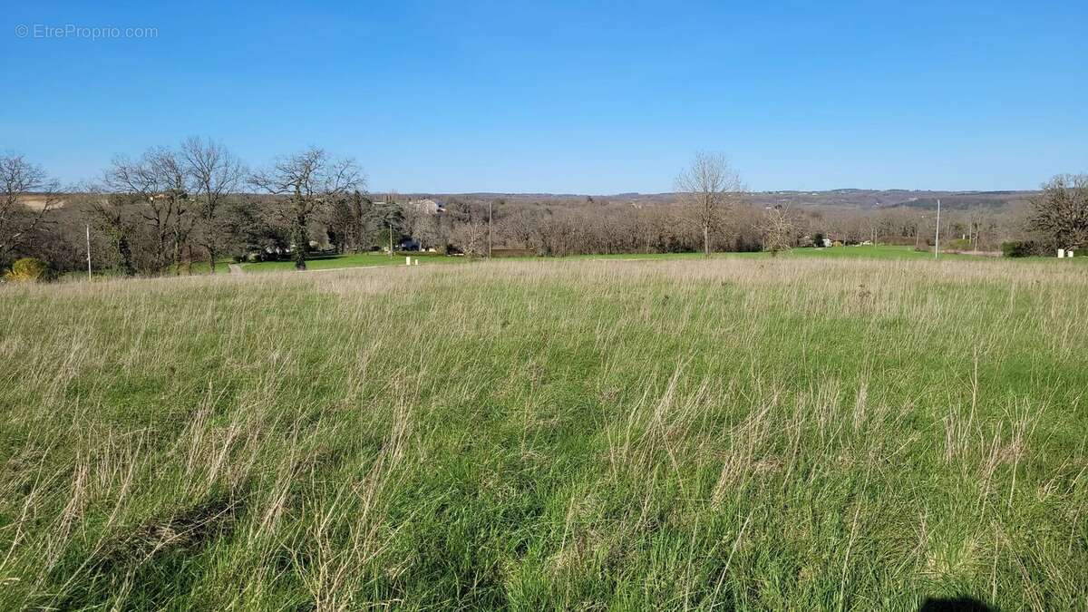 Terrain constructible avec vue dégagée à 200 m du centre de Roquecor - photo 7